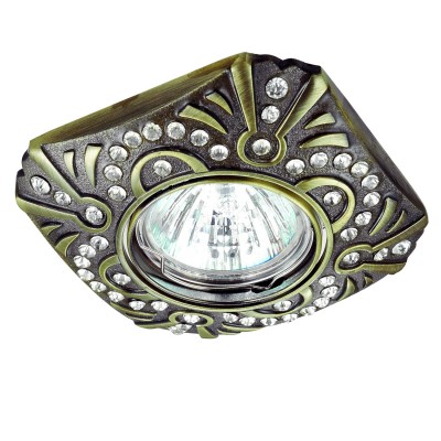 Novotech ERBA 370241 Светильник встраиваемый Novotech ERBA 370241 Светильник встраиваемыйКвадратные<br>Встраиваемый декоративный светильник модели Novotech 370241 из серии ERBA отличается следующим качеством: Светильник произведен из сплава цинка. Благодаря сравнительно высоким механическим и литейным качествам, изделия, выполненные из сплава цинка, отличаются высокой точностью деталей декора со сложной конфигурацией. Так же он обладает антикоррозийными свойствами. Декоративные украшения сделаны из хрусталя. Огранка хрусталя, подобно огранке драгоценных камней, позволяет в полной мере проявить свойства, обусловленные большим показателем преломления и дисперсией.<br><br>Тип лампы: галогенная/LED<br>Тип цоколя: GX5.3<br>Ширина, мм: 98<br>MAX мощность ламп, Вт: 50<br>Диаметр врезного отверстия, мм: 75<br>Длина, мм: 98<br>Высота, мм: 30<br>Цвет арматуры: бронзовый
