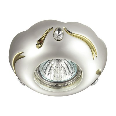 Novotech GRAIN 370288 Встраиваемый светильник Novotech GRAIN 370288 Встраиваемый светильникКруглые<br>Встраиваемые светильники – популярное осветительное оборудование, которое можно использовать в качестве основного источника или в дополнение к люстре. Они позволяют создать нужную атмосферу атмосферу и привнести в интерьер уют и комфорт. Интернет-магазин «Светодом» предлагает стильный встраиваемый светильник Novotech 370288. Данная модель достаточно универсальна, поэтому подойдет практически под любой интерьер. Перед покупкой не забудьте ознакомиться с техническими параметрами, чтобы узнать тип цоколя, площадь освещения и другие важные характеристики. Приобрести встраиваемый светильник Novotech 370288 в нашем онлайн-магазине Вы можете либо с помощью «Корзины», либо по контактным номерам. Мы доставляем заказы по Москве, Екатеринбургу и остальным российским городам.<br><br>Тип лампы: галогенная/LED<br>Тип цоколя: GX5.3<br>MAX мощность ламп, Вт: 50<br>Диаметр, мм мм: 110<br>Диаметр врезного отверстия, мм: 75