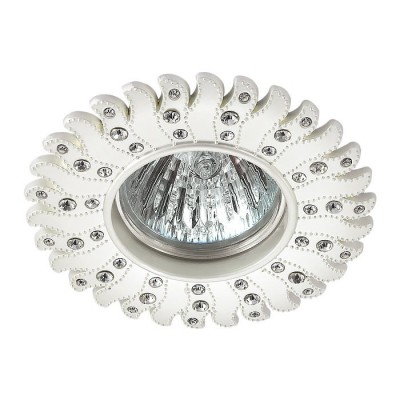 Novotech CANDI 370355 Встраиваемый декоративный светильник Novotech CANDI 370355 Встраиваемый декоративный светильникКруглые<br>Встраиваемые светильники – популярное осветительное оборудование, которое можно использовать в качестве основного источника или в дополнение к люстре. Они позволяют создать нужную атмосферу атмосферу и привнести в интерьер уют и комфорт. Интернет-магазин «Светодом» предлагает стильный встраиваемый светильник Novotech 370355. Данная модель достаточно универсальна, поэтому подойдет практически под любой интерьер. Перед покупкой не забудьте ознакомиться с техническими параметрами, чтобы узнать тип цоколя, площадь освещения и другие важные характеристики. Приобрести встраиваемый светильник Novotech 370355 в нашем онлайн-магазине Вы можете либо с помощью «Корзины», либо по контактным номерам. Мы развозим заказы по Москве, Екатеринбургу и остальным российским городам.<br><br>Тип лампы: галогенная/LED<br>Тип цоколя: gu5.3<br>MAX мощность ламп, Вт: 50<br>Диаметр, мм мм: 105<br>Диаметр врезного отверстия, мм: 70