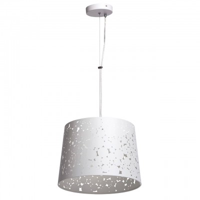 Люстра Mw light 452011501 Галатея Люстра Mw light 452011501 ГалатеяОдиночные<br>Описание модели 452011501: Нежность и мечтательность привнесет в интерьер декоративный светильник из коллекции «Галатея». Металлический абажур белого цвета освежит обстановку, его узорный рисунок выполнен с помощью лазерной резки. Необычный узор во включенном состоянии отражается на стенах и окружающих предметах, создавая романтическую и загадочную атмосферу. Светильник идеален для зонального освещения пространства. При желании можно выделить обеденную зону, зону отдыха или любую другую часть комнаты на своё усмотрение. Также люстра прекрасно подойдет для создания уютного интерьера кафе и ресторанов, оформленных в современном стиле. Светильник имеет достаточно хорошие параметры освещенности, благодаря тому, что абажур открыт снизу и сверху и тем самым рассеивает свет во всех направлениях.<br><br>S освещ. до, м2: 3<br>Крепление: Планка<br>Тип лампы: Накаливания / энергосбережения / светодиодная<br>Тип цоколя: E27<br>Количество ламп: 1<br>MAX мощность ламп, Вт: 60<br>Диаметр, мм мм: 350<br>Длина цепи/провода, мм: 500<br>Высота, мм: 900<br>Цвет арматуры: белый<br>Общая мощность, Вт: 60