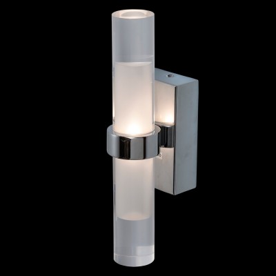 Светильник поворотный спот Mw light 509023602 Аква Светильник поворотный спот Mw light 509023602 АкваДля ванной<br>Описание модели 509023602: Если вас привлекают строгие, отточенные линии, нестандартные сочетания, смелый дизайн – вам придется по вкусу светильник из коллекции Аква. Он сделан из прозрачного акрила, матированного внутри, благодаря чему создает эффект многогранности и объема. Основание и крепление из металла цвета хрома. Такое нейтральное цветовое сочетание позволяет светильнику прекрасно смотреться в любом помещении, как в современной гостиной, так и в кухне или ванной комнате. Площадь освещения порядка 2,6 кв.м.<br><br>S освещ. до, м2: 2<br>Тип лампы: LED - светодиодная<br>Количество ламп: 2<br>Ширина, мм: 250<br>MAX мощность ламп, Вт: 3<br>Длина, мм: 60<br>Расстояние от стены, мм: 90<br>Высота, мм: 90<br>Цвет арматуры: серебристый<br>Общая мощность, Вт: 6