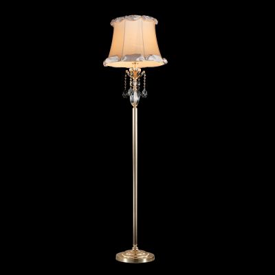 Lightstar FIOCCO 701711 Торшер Lightstar FIOCCO 701711 ТоршерС абажуром<br>Торшер – это не просто функциональный предмет интерьера, позволяющий обеспечить дополнительное освещение, но и оригинальный декоративный элемент. Интернет-магазин «Светодом» предлагает стильные модели от известных производителей по доступным ценам. У нас Вы найдете и классические напольные светильники, и современные варианты. Торшер 701711 Lightstar сразу же привлекает внимание благодаря своему необычному дизайну. Модель выполнена из качественных материалов, что обеспечит ее надежную и долговечную работу. Такой напольный светильник можно использовать для интерьера не только гостиной, но и спальни или кабинета. Купить торшер 701711 Lightstar по выгодной стоимости Вы можете с помощью нашего сайта. У нас склады в Москве, Екатеринбурге, Санкт-Петербурге, Новосибирске и другим городам России.<br><br>S освещ. до, м2: 2<br>Тип лампы: накаливания / энергосбережения / LED-светодиодная<br>Тип цоколя: E14<br>Количество ламп: 1<br>MAX мощность ламп, Вт: 40<br>Диаметр, мм мм: 400<br>Размеры: H 1590 D 400<br>Высота, мм: 1590<br>Оттенок (цвет): белый<br>Цвет арматуры: золотой
