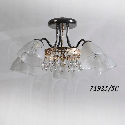 Светильник Colosseo 71925/5C optima Светильник Colosseo 71925/5C optimaПотолочные<br>Компания «Светодом» предлагает широкий ассортимент люстр от известных производителей. Представленные в нашем каталоге товары выполнены из современных материалов и обладают отличным качеством. Благодаря широкому ассортименту Вы сможете найти у нас люстру под любой интерьер. Мы предлагаем как классические варианты, так и современные модели, отличающиеся лаконичностью и простотой форм. Стильная люстра Colosseo 71925/5C станет украшением любого дома. Эта модель от известного производителя не оставит равнодушным ценителей красивых и оригинальных предметов интерьера. Люстра Colosseo 71925/5C обеспечит равномерное распределение света по всей комнате. При выборе обратите внимание на характеристики, позволяющие приобрести наиболее подходящую модель. Купить понравившуюся люстру по доступной цене Вы можете в интернет-магазине «Светодом».<br><br>S освещ. до, м2: 15<br>Тип цоколя: E14<br>Количество ламп: 5<br>Ширина, мм: 500<br>MAX мощность ламп, Вт: 40<br>Диаметр, мм мм: 500<br>Длина, мм: 500<br>Высота, мм: 240<br>Цвет арматуры: золотой/серебристый хром