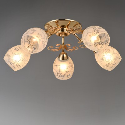 Люстра Colosseo 72504/5C Люстра Colosseo 72504/5CПотолочные<br>Компания «Светодом» предлагает широкий ассортимент люстр от известных производителей. Представленные в нашем каталоге товары выполнены из современных материалов и обладают отличным качеством. Благодаря широкому ассортименту Вы сможете найти у нас люстру под любой интерьер. Мы предлагаем как классические варианты, так и современные модели, отличающиеся лаконичностью и простотой форм. Стильная люстра Colosseo 72504/5C станет украшением любого дома. Эта модель от известного производителя не оставит равнодушным ценителей красивых и оригинальных предметов интерьера. Люстра Colosseo 72504/5C обеспечит равномерное распределение света по всей комнате. При выборе обратите внимание на характеристики, позволяющие приобрести наиболее подходящую модель. Купить понравившуюся люстру по доступной цене Вы можете в интернет-магазине «Светодом».<br><br>S освещ. до, м2: 15<br>Тип цоколя: E14<br>Количество ламп: 5<br>Ширина, мм: 640<br>MAX мощность ламп, Вт: 60<br>Длина, мм: 640<br>Высота, мм: 180<br>Цвет арматуры: золотой