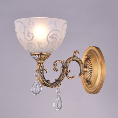 Светильник Colosseo 81624/1W optima Светильник Colosseo 81624/1W optimaКлассические<br><br><br>Тип цоколя: E27<br>Количество ламп: 1<br>Ширина, мм: 270<br>MAX мощность ламп, Вт: 60<br>Диаметр, мм мм: 270<br>Длина, мм: 150<br>Высота, мм: 195<br>Цвет арматуры: золотой