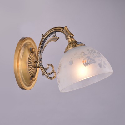 Светильник Colosseo 81626/1W optima Светильник Colosseo 81626/1W optimaКлассика<br><br><br>Тип товара: бра<br>Тип цоколя: E27<br>Количество ламп: 1<br>MAX мощность ламп, Вт: 60<br>Цвет арматуры: латунь