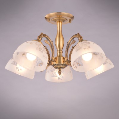 Светильник Colosseo 81626/5C optima Светильник Colosseo 81626/5C optimaПотолочные<br>Компания «Светодом» предлагает широкий ассортимент люстр от известных производителей. Представленные в нашем каталоге товары выполнены из современных материалов и обладают отличным качеством. Благодаря широкому ассортименту Вы сможете найти у нас люстру под любой интерьер. Мы предлагаем как классические варианты, так и современные модели, отличающиеся лаконичностью и простотой форм. Стильная люстра Colosseo 81626/5C станет украшением любого дома. Эта модель от известного производителя не оставит равнодушным ценителей красивых и оригинальных предметов интерьера. Люстра Colosseo 81626/5C обеспечит равномерное распределение света по всей комнате. При выборе обратите внимание на характеристики, позволяющие приобрести наиболее подходящую модель. Купить понравившуюся люстру по доступной цене Вы можете в интернет-магазине «Светодом».<br><br>S освещ. до, м2: 15<br>Тип цоколя: E27<br>Количество ламп: 5<br>Ширина, мм: 540<br>MAX мощность ламп, Вт: 60<br>Диаметр, мм мм: 540<br>Длина, мм: 540<br>Высота, мм: 420<br>Цвет арматуры: латунь