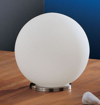 Eglo RONDO 85264 Настольна лампа Eglo RONDO 85264 Настольна лампаВ виде шара<br>Настольна лампа – то не просто источник дополнительного освещени, но и оригинальный лемент декора. Его можно установить в спальне, гостиной, кабинете и других комнатах. Интернет-магазин «Светодом» предлагает настольные лампы разных стилей по доступным ценам. Благодар большому ассортименту Вы обзательно найдете в нашем каталоге именно ту модель, котору искали. Настольна лампа Eglo 85264 – прекрасный вариант дл завершени интерьера. Ее можно вклчить одновременно с лстрой дл более ркого освещени или без нее дл создани утной атмосферы, настраиващей на отдых. Купить настольну лампу Eglo 85264 Вы можете с помощь виртуальной «Корзины» или по контактным номерам, указанным на сайте.<br><br>S освещ. до, м2: 4<br>Тип лампы: накал- - нергосбер-<br>Тип цокол: E27<br>Количество ламп: 1<br>MAX мощность ламп, Вт: 7<br>Диаметр, мм мм: 200<br>Размеры основани, мм: 0<br>Высота, мм: 200<br>Оттенок (цвет): белый<br>Цвет арматуры: серебристый<br>Обща мощность, Вт: 1X60W
