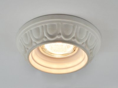Светильник Arte lamp A5245PL-1WH Cratere Светильник Arte lamp A5245PL-1WH CratereКруглые<br>Встраиваемые светильники – популярное осветительное оборудование, которое можно использовать в качестве основного источника или в дополнение к люстре. Они позволяют создать нужную атмосферу атмосферу и привнести в интерьер уют и комфорт. Интернет-магазин «Светодом» предлагает стильный встраиваемый светильник ARTE Lamp A5245PL-1WH. Данная модель достаточно универсальна, поэтому подойдет практически под любой интерьер. Перед покупкой не забудьте ознакомиться с техническими параметрами, чтобы узнать тип цоколя, площадь освещения и другие важные характеристики. Приобрести встраиваемый светильник ARTE Lamp A5245PL-1WH в нашем онлайн-магазине Вы можете либо с помощью «Корзины», либо по контактным номерам. Мы развозим заказы по Москве, Екатеринбургу и остальным российским городам.<br><br>S освещ. до, м2: 4<br>Тип лампы: галогенная<br>Тип цоколя: GU10<br>Количество ламп: 1<br>Ширина, мм: 126<br>MAX мощность ламп, Вт: 50<br>Диаметр, мм мм: 126<br>Диаметр врезного отверстия, мм: 60<br>Высота, мм: 110