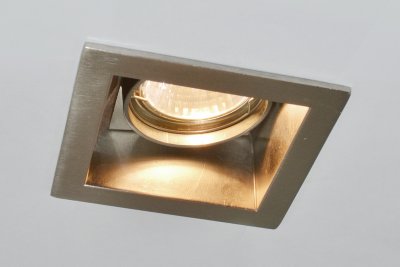 Светильник Arte lamp A8050PL-1SS Technika Светильник Arte lamp A8050PL-1SS TechnikaКвадратные<br>Встраиваемые светильники – популярное осветительное оборудование, которое можно использовать в качестве основного источника или в дополнение к люстре. Они позволяют создать нужную атмосферу атмосферу и привнести в интерьер уют и комфорт. Интернет-магазин «Светодом» предлагает стильный встраиваемый светильник ARTE Lamp A8050PL-1SS. Данная модель достаточно универсальна, поэтому подойдет практически под любой интерьер. Перед покупкой не забудьте ознакомиться с техническими параметрами, чтобы узнать тип цоколя, площадь освещения и другие важные характеристики. Приобрести встраиваемый светильник ARTE Lamp A8050PL-1SS в нашем онлайн-магазине Вы можете либо с помощью «Корзины», либо по контактным номерам. Мы развозим заказы по Москве, Екатеринбургу и остальным российским городам.<br><br>S освещ. до, м2: 4<br>Тип лампы: галогенная<br>Тип цоколя: GU10<br>Количество ламп: 1<br>Ширина, мм: 92<br>MAX мощность ламп, Вт: 50<br>Диаметр, мм мм: 92<br>Диаметр врезного отверстия, мм: 77<br>Высота, мм: 130