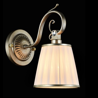 Светильник бра Maytoni ARM002-01-NG Brezza Светильник бра Maytoni ARM002-01-NG BrezzaКлассические<br><br><br>Тип лампы: накаливания / энергосбережения / LED-светодиодная<br>Тип цоколя: E14<br>Количество ламп: 1<br>MAX мощность ламп, Вт: 40<br>Диаметр, мм мм: 140<br>Высота, мм: 270<br>Цвет арматуры: золотой