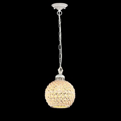 Светильник Maytoni ARM030-11-G Elegant 48 Светильник Maytoni ARM030-11-G Elegant 48Одиночные<br>Все особенности конструкции подвесного светильника от Maytoni вы можете рассмотреть как следует на приложенном к цене и описанию фото. Нестандартная форма подвесного светильника Maytoni ARM030-11-G наверняка не оставит вас равнодушными и побудит желание купить его. Шарообразный керамический плафон кремового цвета создает своеобразную игру света и тени в помещении. Крепится он на металлическую цепочку цвета белого золота. Совершенно очевидно то, что более выгодной стоимости для такого шикарного осветительного прибора, как подвесной светильник от немецкой компании Майтони, представить невозможно. Поэтому советуем не упускать возможность сделать заказ.<br><br>S освещ. до, м2: 2<br>Крепление: планка<br>Тип лампы: накаливания / энергосбережения / LED-светодиодная<br>Тип цоколя: E27<br>Количество ламп: 1<br>MAX мощность ламп, Вт: 40<br>Диаметр, мм мм: 200<br>Высота, мм: 280<br>Цвет арматуры: золотой
