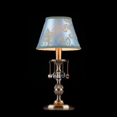 Светильник Maytoni ARM098-22-R Classic 13 Светильник Maytoni ARM098-22-R Classic 13Классические<br>Настольная лампа – это не просто источник дополнительного освещения, но и оригинальный элемент декора. Его можно установить в спальне, гостиной, кабинете и других комнатах. Интернет-магазин «Светодом» предлагает настольные лампы разных стилей по доступным ценам. Благодаря большому ассортименту Вы обязательно найдете в нашем каталоге именно ту модель, которую искали. Настольная лампа Maytoni ARM098-22-R – прекрасный вариант для завершения интерьера. Ее можно включить одновременно с люстрой для более яркого освещения или без нее для создания уютной атмосферы, настраивающей на отдых. Купить настольную лампу Maytoni ARM098-22-R Вы можете с помощью виртуальной «Корзины» или по контактным номерам, указанным на сайте.<br><br>S освещ. до, м2: 2<br>Тип лампы: накал/сберегающие/LED<br>Тип цоколя: E14<br>Количество ламп: 1<br>MAX мощность ламп, Вт: 40<br>Диаметр, мм мм: 200<br>Высота, мм: 390<br>Цвет арматуры: бронзовый