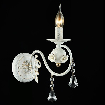 Светильник бра Maytoni ARM218-01-W Faberge Светильник бра Maytoni ARM218-01-W FabergeКлассика<br><br><br>Тип лампы: накаливания / энергосбережения / LED-светодиодная<br>Тип цоколя: E14<br>Количество ламп: 1<br>MAX мощность ламп, Вт: 60<br>Диаметр, мм мм: 120<br>Высота, мм: 260<br>Цвет арматуры: белый