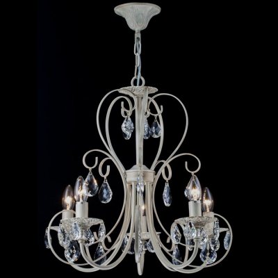 Люстра Maytoni ARM270-05-R Elegant 8 Люстра Maytoni ARM270-05-R Elegant 8Подвесные<br>Современный вариант хрустальной люстры возможно купить в нашем интернет-магазине по демократичной цене. Например, прекрасным вариантом является хрустальная люстра Maytoni Elegant ARM270-05-R, чьи крупные размеры позволяют установить ее в любой просторной комнате, оформленной в классическом стиле. Посмотрев на фото вы заметите, что в состав прибора от немецкого бренда Maytoni входят пять плафонов, типа свеча на ветру, которые располагаются по кругу на пяти арматурных рожках. Каждый из них дополнительно украшен хрустальными подвесками, которые также располагаются и над плафонами. Вся арматура люстры, по решению специалистов Майтони была сделана из металла и окрашена под цвет кремового золота. Заметьте, что лампочки не вошли в стоимость, указанную на сайте, поэтому позаботьтесь об их приобретении заранее.<br><br>Установка на натяжной потолок: Да<br>S освещ. до, м2: 20<br>Крепление: Крюк<br>Тип лампы: накаливания / энергосбережения / LED-светодиодная<br>Тип цоколя: E14<br>Количество ламп: 5<br>MAX мощность ламп, Вт: 60<br>Диаметр, мм мм: 500<br>Длина цепи/провода, мм: 400<br>Высота, мм: 520<br>Цвет арматуры: белый с золотистой патиной
