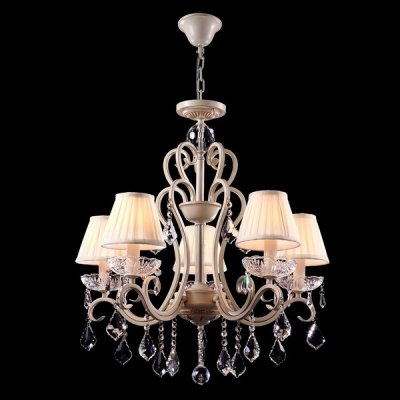 Люстра Maytoni ARM288-05-G Elegant 7 Люстра Maytoni ARM288-05-G Elegant 7Подвесные<br>Изображенная на фото хрустальная люстра от компании Майтони состоит из каркаса и пяти полупрозрачных плафонов. Арматура хрустальной люстры Maytoni Elegant ARM288-05-G выполнена из металла цвета кремовое золото. Плафоны располагаются на изящных изогнутых ножках, которые включают также небольшие подставки в виде блюдца. Под плафонами на каждой «ножке» располагаются хрустальные подвески. В них отражается и преломляется исходящий свет от лампочек. Купить этот прибор от Maytoni в нашем магазине можно по очень подходящей цене. Если вы захотите купить в дополнение к люстре подходящие бра, то их стоимость вы сможете уточнить на нашем сайте.<br><br>Установка на натяжной потолок: Да<br>S освещ. до, м2: 20<br>Крепление: Крюк<br>Тип лампы: накаливания / энергосбережения / LED-светодиодная<br>Тип цоколя: E14<br>Количество ламп: 5<br>MAX мощность ламп, Вт: 60<br>Диаметр, мм мм: 630<br>Длина цепи/провода, мм: 400<br>Высота, мм: 660<br>Цвет арматуры: золотой