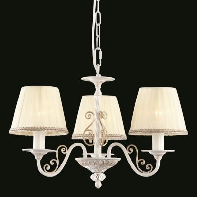 Люстра Maytoni ARM290-03-G Elegant 29 Люстра Maytoni ARM290-03-G Elegant 29Подвесные<br>Если в квартире не высокий потолок, то идеальным решением станет подвесная люстра Maytoni Elegant 29 ARM290-03-G. Белое основание с золотыми элементами прекрасно дополнено кремовыми абажурами. На фото можно рассмотреть все элементы подвесной люстры. Выполненная в стиле барокко, она займет достойное место в центре помещения. Конструкция люстры Maytoni рассчитана на три лампочки. Для крепления используется крючок. Компания Майтони создала удивительный светильный прибор по приемлемой стоимости. Купив его по указанной цене, можно украсить свой дом настоящим дизайнерским шедевром<br><br>Установка на натяжной потолок: Да<br>S освещ. до, м2: 8<br>Крепление: Крюк<br>Тип товара: Люстра<br>Скидка, %: 18<br>Тип лампы: накаливания / энергосбережения / LED-светодиодная<br>Тип цоколя: E14<br>Количество ламп: 3<br>MAX мощность ламп, Вт: 40<br>Диаметр, мм мм: 500<br>Длина цепи/провода, мм: 400<br>Высота, мм: 320<br>Цвет арматуры: белый с золотистой патиной