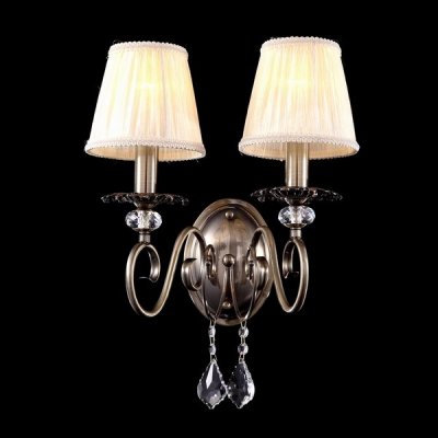 Светильник Maytoni ARM303-02-R Classic 5 Светильник Maytoni ARM303-02-R Classic 5Современные<br>Всемирно известный производитель осветительных приборов Майтони представляет роскошное хрустальное бра. Вы можете увидеть на фото, которое располагается рядом с описанием и со стоимостью, что хрустальное бра Maytoni Elegant ARM303-02-R включает в себя два изящных плафона светлых оттенков. Обе эти детали имеют традиционную для бра форму – усеченный конус. Каркас бра от Maytoni является достаточно мощным, ведь в него входит не только крепление, но и две «ножки» под плафоны. Вся арматура прибора стилизована под бронзу. В нижней части бра прекрасно видны две хрустальные подвески, в гранях которых отражается исходящий от лампочек свет. Купить это произведение вы можете в нашем магазине быстро, удобно, а главное – по подходящей цене.<br><br>S освещ. до, м2: 8<br>Крепление: монтажная пластина<br>Тип лампы: накаливания / энергосбережения / LED-светодиодная<br>Тип цоколя: E14<br>Количество ламп: 2<br>Ширина, мм: 290<br>MAX мощность ламп, Вт: 60<br>Высота, мм: 440<br>Цвет арматуры: бронзовый