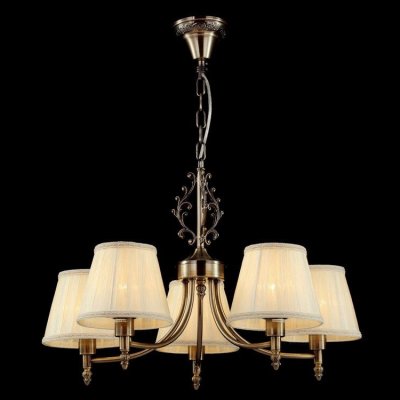Люстра Maytoni ARM330-05-R Elegant 9 Люстра Maytoni ARM330-05-R Elegant 9Подвесные<br>Роскошные черты интерьера одной из ваших комнат будет несложно подчеркнуть, купив для него подвесную хрустальную люстру Maytoni Elegant ARM330-05-R. На фото вы можете увидеть ее внешние особенности, поэтому перед тем как заказывать эту подвесную хрустальную люстру от Майтони, уделите внимание представленному изображению и стоимости прибора. В составе люстры несложно заметить присутствие пяти классических текстильных плафонов белого цвета, которые закреплены на бронзовых рожках каркаса по кругу, относительно подвеса. Он, в свою очередь, украшен двумя небольшими коваными веточками, которые покрашены в тон арматуре. В цену комплекта компания Maytoni не внесла набор лампочек, которые могут быть заказаны дополнительно.<br><br>Установка на натяжной потолок: Да<br>S освещ. до, м2: 20<br>Крепление: Крюк<br>Тип лампы: накаливания / энергосбережения / LED-светодиодная<br>Тип цоколя: E14<br>Количество ламп: 5<br>MAX мощность ламп, Вт: 60<br>Диаметр, мм мм: 620<br>Длина цепи/провода, мм: 400<br>Высота, мм: 430<br>Цвет арматуры: бронзовый