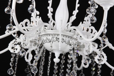 Люстра Maytoni ARM386-12-W Elegant 45 Люстра Maytoni ARM386-12-W Elegant 45Потолочные<br>Конструкция этой хрустальной подвесной люстры вмещает в себя 12 плафонов. Из этого следует, что данная модель от Майтони подойдет для просторных, высоких, вместительных комнат. Фото хрустальной подвесной люстры Maytoni ARM386-12-W в полной мере передает всю красоту, ценность и великолепие устройства. Изящные открытые плафоны располагаются на грациозно изогнутых держателях. Цвет кремового золота делает люстру от Maytoni солидной и благородной. Но особую красоту люстре придают гроздья хрустальных шариков, которые расположены на каждом плафоне. Покупая за справедливую стоимость данное изделие, вы приобретете для своего помещения роскошь, эксклюзивность и превосходное освещение.<br><br>Установка на натяжной потолок: Да<br>S освещ. до, м2: 48<br>Крепление: крюк<br>Тип лампы: накаливания / энергосбережения / LED-светодиодная<br>Тип цоколя: E14<br>Количество ламп: 12<br>MAX мощность ламп, Вт: 60<br>Диаметр, мм мм: 1100<br>Длина цепи/провода, мм: 400<br>Высота, мм: 610<br>Цвет арматуры: белый