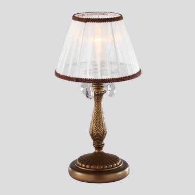 Настольная лампа Maytoni ARM388-00-R Elegant 13 Настольная лампа Maytoni ARM388-00-R Elegant 13Классические<br>Самое ценное время в жизни современного человека это, безусловно, время, проведенное в кругу семьи, собравшейся за одним столом: детский смех, постукивание бабушкиных спиц, вкусные мамины пироги… Все это Вам даст торшер Maytoni Elegant ARM388-00-R. Его мягкий приглушенный свет соберет за столом всю Вашу семью и подарит каждому ее члену чувство сопричастности и домашнего уюта. На фото можно рассмотреть и искусную резьбу основания, и мягкие складки плафона, и изящность хрустальных подвесок. В изделии используется одна лампочка. Цена и качество идеально сочетаются в стоимости торшеров и настольных ламп Maytoni. Купить торшер Майтони значит<br><br>S освещ. до, м2: 4<br>Крепление: на крючок<br>Тип лампы: накал/сберегающие/LED<br>Тип цоколя: E14<br>Количество ламп: 1<br>MAX мощность ламп, Вт: 60<br>Диаметр, мм мм: 220<br>Высота, мм: 430<br>Цвет арматуры: коричневый