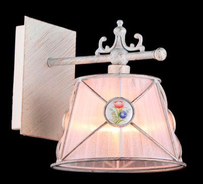 Светильник Maytoni ARM620-01-W Elegant 53 Светильник Maytoni ARM620-01-W Elegant 53Модерн<br><br><br>S освещ. до, м2: 2<br>Тип лампы: накаливания / энергосбережения / LED-светодиодная<br>Тип цоколя: E27<br>Количество ламп: 1<br>Ширина, мм: 250<br>MAX мощность ламп, Вт: 40<br>Выступ, мм: 200<br>Расстояние от стены, мм: 250<br>Высота, мм: 210<br>Цвет арматуры: белый с золотистой патиной