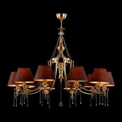 Люстра Maytoni CL0100-10-R Classic 4 Люстра Maytoni CL0100-10-R Classic 4Подвесные<br>Хрустальная люстра от компании Майтони CL0100-10-R невероятно шикарная, очаровательная осветительная конструкция, придающая комнате стиль и элегантность. Посмотрев на фото хрустальной люстры Maytoni Royal Classic CL0100-10-R, вы увидите десять тканевых плафонов, окрашенных в приятный коричневый цвет. В центре плафонов расположена штанга, внешний вид которой можно сравнить с настоящим произведением искусства. Ее шедевральная форма состоит из множества переходов, выемок и декоративных элементов. Особая эстетическая ценность модели ? металлические цепочки, ниспадающие водопадными волнами к плафонам. Чтобы купить это изделие от Maytoni по справедливой стоимости, оформляйте заявку прямо сегодня.<br><br>Установка на натяжной потолок: Да<br>S освещ. до, м2: 40<br>Крепление: Крюк<br>Тип лампы: накаливания / энергосбережения / LED-светодиодная<br>Тип цоколя: E14<br>Количество ламп: 10<br>MAX мощность ламп, Вт: 60<br>Диаметр, мм мм: 750<br>Длина цепи/провода, мм: 200<br>Высота, мм: 650<br>Цвет арматуры: бронзовый