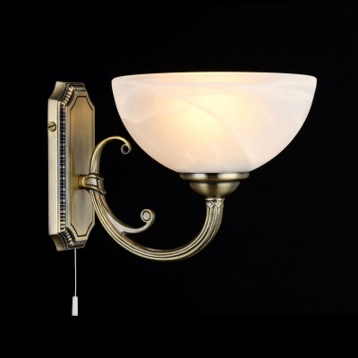 Светильник Maytoni CL1012-01-R Светильник Maytoni CL1012-01-RКлассика<br><br><br>Тип лампы: Накаливания / энергосбережения / светодиодная<br>Тип цоколя: E27<br>Количество ламп: 1<br>MAX мощность ламп, Вт: 60<br>Расстояние от стены, мм: 255<br>Высота, мм: 178<br>Цвет арматуры: бронзовый