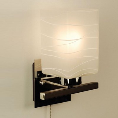 Citilux Оскар CL127311 Светильник настенный бра Citilux Оскар CL127311 Светильник настенный браСовременные<br>Настенный светильник Citilux CL 127311 Оскар идеально дополнит любой интерьер, оформленный в современном стиле! «Строгие» геометрические линии повторяются в арматуре и прямоугольной форме плафона, гармонично сочетаясь с контрастными оттенками белого и «тёмного дерева». Светильник можно использовать в качестве декоративной подсветки картины, стеклянной полки, зеркала и т.п., и в качестве дополнительного освещения площади до пяти кв.м., например, рабочего стола или кресла. Рекомендуем Вам приобретать бра в комплекте из нескольких экземпляров и люстрой из этой же серии, тогда интерьер будет выглядеть «законченным» и совершенным, как будто над ним поработал профессиональный дизайнер.<br><br>S освещ. до, м2: 5<br>Тип лампы: накаливания / энергосбережения / LED-светодиодная<br>Тип цоколя: E27<br>Количество ламп: 1<br>Ширина, мм: 180<br>MAX мощность ламп, Вт: 75<br>Размеры: Глубина 14 см. Ширина 18 см. Высота 23 см.<br>Расстояние от стены, мм: 140<br>Высота, мм: 230<br>Поверхность арматуры: матовый, глянцевый<br>Цвет арматуры: серебристый хром, венге