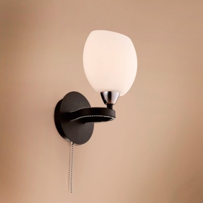 Citilux CL131312 Светильник настенный бра Citilux CL131312 Светильник настенный браМодерн<br><br><br>S освещ. до, м2: 4<br>Тип лампы: накаливания / энергосбережения / LED-светодиодная<br>Тип цоколя: E14<br>Количество ламп: 1<br>Ширина, мм: 160<br>MAX мощность ламп, Вт: 60<br>Размеры: Ширина 16см, Высота 20см, Глубина 16см, с выключателем<br>Расстояние от стены, мм: 160<br>Высота, мм: 200<br>Поверхность арматуры: матовый, глянцевый<br>Цвет арматуры: серебристый хром, венге
