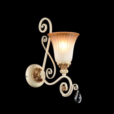 Светильник бра Maytoni CL1333-01-G Symphony Светильник бра Maytoni CL1333-01-G SymphonyКлассика<br><br><br>Тип цоколя: E14<br>Количество ламп: 1<br>Ширина, мм: 135<br>MAX мощность ламп, Вт: 60<br>Глубина, мм: 272<br>Высота, мм: 386