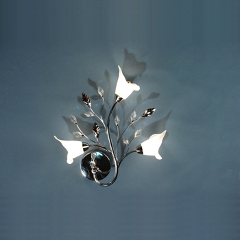 Citilux Ода CL209331 Светильник настенный бра Citilux Ода CL209331 Светильник настенный браФлористика<br>Настенный светильник Citilux CL209331 Ода станет желанным приобретением для романтичных и творческих натур, любящих природу и растительные мотивы в интерьере. Яркий образ в виде распускающегося цветочного куста прекрасно впишется в комнату, и может быть использован не только в качестве декоративной подсветки, но и в качестве дополнительного освещения определенной зоны, например, Вашего любимого кресла, в котором Вы читаете или смотрите телевизор. Рекомендуем использовать бра в комплекте из нескольких экземпляров и люстрой из этой же серии, тогда интерьер будет выглядеть более гармоничным и уютным.<br><br>S освещ. до, м2: 12<br>Тип лампы: галогенная / LED-светодиодная<br>Тип цоколя: G9<br>Количество ламп: 3<br>Ширина, мм: 400<br>MAX мощность ламп, Вт: 60<br>Размеры: Матовое стекло, Лампы G9 приложены, Глубина 15см, Ширина 40см, Высота 48см,<br>Расстояние от стены, мм: 150<br>Высота, мм: 480<br>Цвет арматуры: серебристый хром