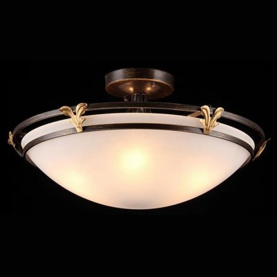 Люстра Maytoni CL232-05-R Geometry 10 Люстра Maytoni CL232-05-R Geometry 10Потолочные<br>Потолочная люстра от компании Майтони ? это привлекательное, качественное и, что немаловажно, универсальное осветительное устройство. Оно прекрасно подойдет даже небольшой комнате с низким потолком. Плюс к этому, потолочную люстру Maytoni CL232-05-R уместно применять как в гостиной, так и в спальне, коридоре или в кухне. Посмотрим на фото изделия: конструкция представляет собой белый стеклянный плафон, украшенный двойной каймой бронзового цвета. Данная модель крепится к потолку с помощью короткой штанги и монтажной пластины. Покупая по справедливой стоимости эту люстру, вы приобретаете элегантное устройство от известного мирового бренда. Осветительные приборы от Maytoni ? это стиль, практичность и разумные цены.<br><br>Установка на натяжной потолок: Да<br>S освещ. до, м2: 13<br>Крепление: Планка<br>Тип лампы: накаливания / энергосбережения / LED-светодиодная<br>Тип цоколя: E27<br>Количество ламп: 5<br>MAX мощность ламп, Вт: 60<br>Диаметр, мм мм: 575<br>Высота, мм: 265<br>Цвет арматуры: бронзовый