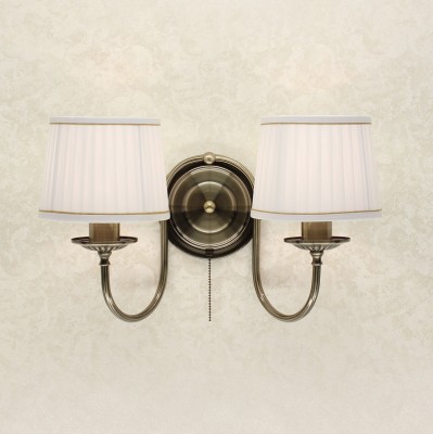 Citilux Гера CL433323 Светильник настенный бра Citilux Гера CL433323 Светильник настенный браКлассические<br><br><br>Тип лампы: накаливания / энергосбережения / LED-светодиодная<br>Тип цоколя: E27<br>Количество ламп: 2<br>Ширина, мм: 460<br>MAX мощность ламп, Вт: 75<br>Расстояние от стены, мм: 200<br>Высота, мм: 290<br>Цвет арматуры: бронзовый