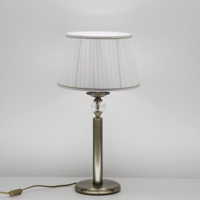 Citilux Гера CL433813 Настольная лампа Citilux Гера CL433813 Настольная лампаКлассические<br>Настольная лампа – это не просто источник дополнительного освещения, но и оригинальный элемент декора. Его можно установить в спальне, гостиной, кабинете и других комнатах. Интернет-магазин «Светодом» предлагает настольные лампы разных стилей по доступным ценам. Благодаря большому ассортименту Вы обязательно найдете в нашем каталоге именно ту модель, которую искали. Настольная лампа Citilux CL433813 – прекрасный вариант для завершения интерьера. Ее можно включить одновременно с люстрой для более яркого освещения или без нее для создания уютной атмосферы, настраивающей на отдых. Купить настольную лампу Citilux CL433813 Вы можете с помощью виртуальной «Корзины» или по контактным номерам, указанным на сайте.<br><br>Тип лампы: накаливания / энергосбережения / LED-светодиодная<br>Тип цоколя: E27<br>Количество ламп: 1<br>MAX мощность ламп, Вт: 75<br>Диаметр, мм мм: 320<br>Высота, мм: 610<br>Цвет арматуры: бронзовый