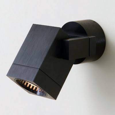 Citilux Дюрен CL538612 Светильник настенно-потолочный Citilux Дюрен CL538612 Светильник настенно-потолочныйОдиночные<br>Светильники-споты – это оригинальные изделия с современным дизайном. Они позволяют не ограничивать свою фантазию при выборе освещения для интерьера. Такие модели обеспечивают достаточно качественный свет. Благодаря компактным размерам Вы можете использовать несколько спотов для одного помещения. Интернет-магазин «Светодом» предлагает необычный светильник-спот Citilux CL538612 по привлекательной цене. Эта модель станет отличным дополнением к люстре, выполненной в том же стиле. Перед оформлением заказа изучите характеристики изделия. Купить светильник-спот Citilux CL538612 в нашем онлайн-магазине Вы можете либо с помощью формы на сайте, либо по указанным выше телефонам. Обратите внимание, что мы предлагаем доставку не только по Москве и Екатеринбургу, но и всем остальным российским городам.<br><br>Тип цоколя: GU10<br>Количество ламп: 1<br>Ширина, мм: 70<br>MAX мощность ламп, Вт: 50<br>Размеры: Диаметр основания 7см, Размер головки 9 см, Направление света готовки регулируется, исключительно солидный дизайн всех компонентов<br>Высота, мм: 90<br>Цвет арматуры: черный