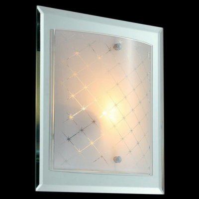 Светильник Maytoni CL801-01-N Modern 5 Светильник Maytoni CL801-01-N Modern 5Квадратные<br>У вас есть загородный дом с высокими потолками, и вы не можете подобрать соответствующую люстру? Тогда взгляните на представленное фото. Настенно потолочная люстра по форме напоминает сплющенную окружность, которая украшена металлическими завитками золотого цвета. В настенно-потолочной люстре Maytoni Geometry CL900-05-G инженеры компании Maytoni решили использовать лампы накаливания с цоколем Е14, которые не входят в стоимость товара. Несмотря на небольшую цену, этот осветительный прибор будет радовать вас не только своей безупречной работой, но и своим дизайном, который подчеркнет ваш интерьер. Купить это изделие от немецкой фирмы Майтони вы всегда можете у нас.<br><br>S освещ. до, м2: 4<br>Тип лампы: накаливания / энергосбережения / LED-светодиодная<br>Тип цоколя: E27<br>Количество ламп: 1<br>Ширина, мм: 270<br>MAX мощность ламп, Вт: 60<br>Выступ, мм: 90<br>Длина, мм: 270<br>Цвет арматуры: серебристый