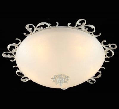 Люстра Maytoni CL900-05-W Geometry 1 Люстра Maytoni CL900-05-W Geometry 1Потолочные<br>Перед вами изображен осветительный прибор от немецкой компании Maytoni. Посмотрев на фото, можно увидеть настенно-потолочный светильник, выполненный в форме прямоугольника. Состоит прибор из металлического каркаса, покрытого хромовым напылением, и стеклянного плафона. Настенно-потолочный светильник Maytoni Geometry CL801-01-N крепится к поверхности с помощью монтажной пластины. В комплект прибора от фирмы Майтони входит инструкция по сборке и эксплуатации изделия. Купить осветительный прибор по низкой цене можно у нас. Перед покупкой обратите внимание на то, что в стоимость не входит лампочка.<br><br>Установка на натяжной потолок: Ограничено<br>S освещ. до, м2: 13<br>Крепление: Планка<br>Тип лампы: накаливания / энергосбережения / LED-светодиодная<br>Тип цоколя: E14<br>Количество ламп: 5<br>MAX мощность ламп, Вт: 40<br>Диаметр, мм мм: 640<br>Высота, мм: 200<br>Цвет арматуры: золотой