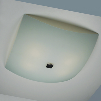 Citilux Белый CL932011 Светильник настенно-потолочный Citilux Белый CL932011 Светильник настенно-потолочныйКвадратные<br>Настенно потолочный светильник Citilux (Ситилюкс) CL932011 подходит как для установки в вертикальном положении - на стены, так и для установки в горизонтальном - на потолок. Для установки настенно потолочных светильников на натяжной потолок необходимо использовать светодиодные лампы LED, которые экономнее ламп Ильича (накаливания) в 10 раз, выделяют мало тепла и не дадут расплавиться Вашему потолку.<br><br>S освещ. до, м2: 26<br>Тип лампы: накаливания / энергосбережения / LED-светодиодная<br>Тип цоколя: E27<br>Количество ламп: 4<br>Ширина, мм: 500<br>MAX мощность ламп, Вт: 100<br>Размеры: Габариты<br>Расстояние от стены, мм: 130<br>Поверхность арматуры: глянцевый<br>Цвет арматуры: серебристый