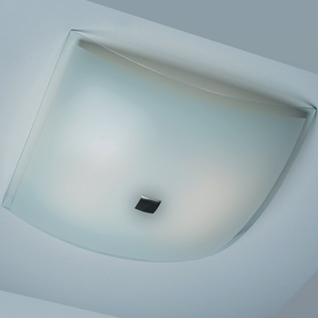 Citilux Лайн CL932021 Светильник настенно-потолочный Citilux Лайн CL932021 Светильник настенно-потолочныйКвадратные<br>Настенно потолочный светильник Citilux (Ситилюкс) CL932021 подходит как для установки в вертикальном положении - на стены, так и для установки в горизонтальном - на потолок. Для установки настенно потолочных светильников на натяжной потолок необходимо использовать светодиодные лампы LED, которые экономнее ламп Ильича (накаливания) в 10 раз, выделяют мало тепла и не дадут расплавиться Вашему потолку.<br><br>S освещ. до, м2: 26<br>Тип лампы: накаливания / энергосбережения / LED-светодиодная<br>Тип цоколя: E27<br>Количество ламп: 4<br>Ширина, мм: 500<br>MAX мощность ламп, Вт: 100<br>Размеры: Габариты<br>Высота, мм: 130<br>Поверхность арматуры: глянцевый<br>Цвет арматуры: серебристый