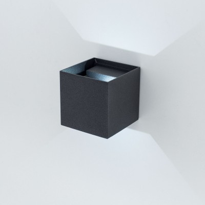 Citilux CLU0003 Уличный настенный светильник Citilux CLU0003 Уличный настенный светильникНастенные<br>Обеспечение качественного уличного освещения – важная задача для владельцев коттеджей. Компания «Светодом» предлагает современные светильники, которые порадуют Вас отличным исполнением. В нашем каталоге представлена продукция известных производителей, пользующихся популярностью благодаря высокому качеству выпускаемых товаров. Уличный светильник Citilux CLU0003 не просто обеспечит качественное освещение, но и станет украшением Вашего участка. Модель выполнена из современных материалов и имеет влагозащитный корпус, благодаря которому ей не страшны осадки. Купить уличный светильник Citilux CLU0003, представленный в нашем каталоге, можно с помощью онлайн-формы для заказа. Чтобы задать имеющиеся вопросы, звоните нам по указанным телефонам.<br><br>Цветовая t, К: 4000K<br>Тип лампы: LED-светодиодная<br>Тип цоколя: LED<br>Количество ламп: 2<br>Ширина, мм: 100<br>MAX мощность ламп, Вт: 3<br>Длина, мм: 100<br>Высота, мм: 100