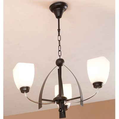 Citilux Марго CL129131 Люстра подвесная Citilux Марго CL129131 Люстра подвеснаяПодвесные<br>Компания «Светодом» предлагает широкий ассортимент люстр от известных производителей. Представленные в нашем каталоге товары выполнены из современных материалов и обладают отличным качеством. Благодаря широкому ассортименту Вы сможете найти у нас люстру под любой интерьер. Мы предлагаем как классические варианты, так и современные модели, отличающиеся лаконичностью и простотой форм. Стильная люстра Citilux CL129131 станет украшением любого дома. Эта модель от известного производителя не оставит равнодушным ценителей красивых и оригинальных предметов интерьера. Люстра Citilux CL129131 обеспечит равномерное распределение света по всей комнате. При выборе обратите внимание на характеристики, позволяющие приобрести наиболее подходящую модель. Купить понравившуюся люстру по доступной цене Вы можете в интернет-магазине «Светодом».<br><br>Установка на натяжной потолок: Да<br>S освещ. до, м2: 15<br>Крепление: Крюк<br>Тип лампы: накаливания / энергосбережения / LED-светодиодная<br>Тип цоколя: E27<br>Количество ламп: 3<br>MAX мощность ламп, Вт: 75<br>Диаметр, мм мм: 670<br>Размеры: Диаметр 67см, Высота 50-90см, Выдувное молочнобелое стекло<br>Высота, мм: 500-900<br>Поверхность арматуры: глянцевый<br>Цвет арматуры: серебристый хром, венге