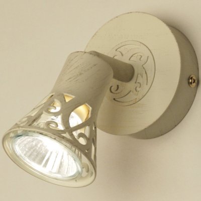 Citilux Винон CL519515 Светильник поворотный спот Citilux Винон CL519515 Светильник поворотный спотОдиночные<br>Светильники-споты – это оригинальные изделия с современным дизайном. Они позволяют не ограничивать свою фантазию при выборе освещения для интерьера. Такие модели обеспечивают достаточно качественный свет. Благодаря компактным размерам Вы можете использовать несколько спотов для одного помещения. Интернет-магазин «Светодом» предлагает необычный светильник-спот Citilux CL519515 по привлекательной цене. Эта модель станет отличным дополнением к люстре, выполненной в том же стиле. Перед оформлением заказа изучите характеристики изделия. Купить светильник-спот Citilux CL519515 в нашем онлайн-магазине Вы можете либо с помощью формы на сайте, либо по указанным выше телефонам. Обратите внимание, что у нас склады не только в Москве и Екатеринбурге, но и других городах России.<br><br>S освещ. до, м2: 3<br>Крепление: планка<br>Тип лампы: галогенная / LED-светодиодная<br>Тип цоколя: GU10<br>Количество ламп: 1<br>Ширина, мм: 120<br>MAX мощность ламп, Вт: 50<br>Размеры: Ширина 8 см. Глубина 12 см.<br>Высота, мм: 150<br>Поверхность арматуры: матовый<br>Цвет арматуры: бежевый