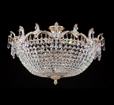 Люстра Maytoni DIA585-PT50-WG Diamant 7 Люстра Maytoni DIA585-PT50-WG Diamant 7Потолочные<br>На пять ламп рассчитана эта люстра от Майтони, диаметр которой составляет почти полметра, поэтому она способна осветить вполне большое помещение. Люстра хрустальная потолочная Maytoni DIA585-PT50-WG выгодно представлена на фото. Можно разглядеть, какие тонкие детали украшают хрустальные потолочные люстры от Maytoni: это и подвески из хрусталя, и декоративные элементы из металла. Купив для своего дома эту модель по приятной цене, вам захочется и дальше украшать ваше жилище такими роскошными деталями. Вы наверняка сможете себе это позволить, ведь стоимость великолепных хрустальных люстр не так велика.<br><br>Установка на натяжной потолок: Да<br>S освещ. до, м2: 20<br>Крепление: Крюк<br>Тип лампы: накаливания / энергосбережения / LED-светодиодная<br>Тип цоколя: E14<br>Количество ламп: 5<br>MAX мощность ламп, Вт: 60<br>Диаметр, мм мм: 475<br>Высота, мм: 390<br>Цвет арматуры: белый с золотистой патиной