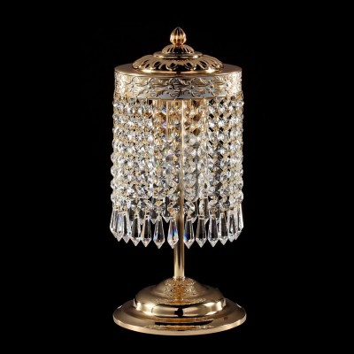Светильник Maytoni DIA750-WB11-WG Diamant 6 Светильник Maytoni DIA750-WB11-WG Diamant 6Хрустальные<br>Хрустальные настольные лампы Maytoni могут выгодно подчеркнуть интерьер вашей спальни или украсить рабочий или туалетный стол. Настольная хрустальная лампа Maytoni DIA750-WB11-WG выполнена из металла золотистого оттенка. Абажур этой лампы от Майтони состоит из хрустальных подвесок, образующих цилиндр вокруг основания лампы. На фото можно увидеть, что лампа декорирована сверху полоской орнамента и растительным мотивом из металла. Цена этой модели полностью оправдывает себя, так как у вас появляется возможность купить не только осветительный прибор, но, и за вполне умеренную цену,<br><br>S освещ. до, м2: 8<br>Тип лампы: накал/сберегающие/LED<br>Тип цоколя: E14<br>Количество ламп: 2<br>MAX мощность ламп, Вт: 60<br>Диаметр, мм мм: 150<br>Высота, мм: 355<br>Цвет арматуры: белый с золотистой патиной