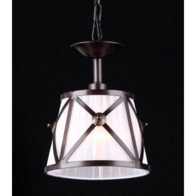 Светильник Maytoni H102-00-R House 2 Светильник Maytoni H102-00-R House 2Одиночные<br>Подвесной светильник – это универсальный вариант, подходящий для любой комнаты. Сегодня производители предлагают огромный выбор таких моделей по самым разным ценам. В каталоге интернет-магазина «Светодом» мы собрали большое количество интересных и оригинальных светильников по выгодной стоимости. Вы можете приобрести их с доставкой в Москву, Екатеринбург и любой другой город России. Подвесной светильник Maytoni H102-00-R сразу же привлечет внимание Ваших гостей благодаря стильному исполнению. Благородный дизайн позволит использовать эту модель практически в любом интерьере. Она обеспечит достаточно света и при этом легко монтируется. Чтобы купить подвесной светильник Maytoni H102-00-R, воспользуйтесь формой на нашем сайте или позвоните менеджерам интернет-магазина.<br><br>S освещ. до, м2: 2<br>Крепление: крючок<br>Тип лампы: накаливания / энергосбережения / LED-светодиодная<br>Тип цоколя: E14<br>Количество ламп: 1<br>MAX мощность ламп, Вт: 40<br>Диаметр, мм мм: 180<br>Длина цепи/провода, мм: 1200<br>Высота, мм: 250<br>Цвет арматуры: коричневый