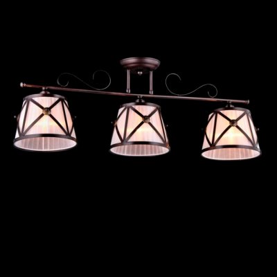 Люстра Maytoni H102-03-R House 2 Люстра Maytoni H102-03-R House 2Потолочные<br>Компания «Светодом» предлагает широкий ассортимент люстр от известных производителей. Представленные в нашем каталоге товары выполнены из современных материалов и обладают отличным качеством. Благодаря широкому ассортименту Вы сможете найти у нас люстру под любой интерьер. Мы предлагаем как классические варианты, так и современные модели, отличающиеся лаконичностью и простотой форм. Стильная люстра Maytoni H102-03-R станет украшением любого дома. Эта модель от известного производителя не оставит равнодушным ценителей красивых и оригинальных предметов интерьера. Люстра Maytoni H102-03-R обеспечит равномерное распределение света по всей комнате. При выборе обратите внимание на характеристики, позволяющие приобрести наиболее подходящую модель. Купить понравившуюся люстру по доступной цене Вы можете в интернет-магазине «Светодом».<br><br>Установка на натяжной потолок: Да<br>S освещ. до, м2: 8<br>Крепление: Планка<br>Тип лампы: накаливания / энергосбережения / LED-светодиодная<br>Тип цоколя: E14<br>Количество ламп: 3<br>Ширина, мм: 180<br>MAX мощность ламп, Вт: 40<br>Длина, мм: 780<br>Высота, мм: 280<br>Цвет арматуры: коричневый