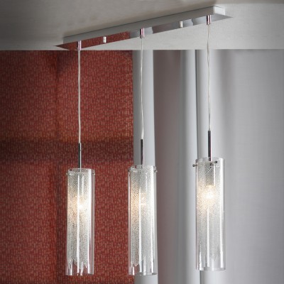 Светильник Lussole Lsa-4706-03 Светильник Lussole Lsa-4706-03Тройные<br>Подвесной светильник – это универсальный вариант, подходящий для любой комнаты. Сегодня производители предлагают огромный выбор таких моделей по самым разным ценам. В каталоге интернет-магазина «Светодом» мы собрали большое количество интересных и оригинальных светильников по выгодной стоимости. Вы можете приобрести их в Москве, Екатеринбурге и любом другом городе России. Подвесной светильник Lussole LSA-4706-03 сразу же привлечет внимание Ваших гостей благодаря стильному исполнению. Благородный дизайн позволит использовать эту модель практически в любом интерьере. Она обеспечит достаточно света и при этом легко монтируется. Чтобы купить подвесной светильник Lussole LSA-4706-03, воспользуйтесь формой на нашем сайте или позвоните менеджерам интернет-магазина.<br><br>S освещ. до, м2: 6<br>Тип лампы: накаливания / энергосбережения / LED-светодиодная<br>Тип цоколя: e14<br>Количество ламп: 3<br>Ширина, мм: 750<br>MAX мощность ламп, Вт: 40<br>Диаметр, мм мм: 90<br>Высота, мм: 1500<br>Оттенок (цвет): Прозрачный с рисунком<br>Цвет арматуры: серебристый