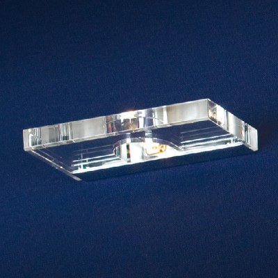 Светильник Lussole LSC-5301-01 Diamante хром Светильник Lussole LSC-5301-01 Diamante хромХай-тек<br>Оригинальный светильник LUSSOLE LSC-5301-01 DIAMANTE как будто вырублен из цельного кристалла и выточен в форме прямоугольной плитки! Издалека он напоминает стеклянную подсвеченную полочку, и великолепно смотрится в интерьере. Его можно использовать отдельно, или создать настенный рисунок из нескольких аналогичных светильников. Благодаря материалу, из которого сделан плафон, освещение создается направленным и ярким.<br><br>S освещ. до, м2: 3<br>Тип лампы: галогенная / LED-светодиодная<br>Тип цоколя: G9<br>Количество ламп: 1<br>Ширина, мм: 170<br>MAX мощность ламп, Вт: 40<br>Расстояние от стены, мм: 120<br>Высота, мм: 20<br>Оттенок (цвет): кристальный<br>Цвет арматуры: серебристый