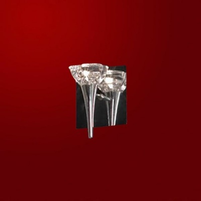 Светильник Lussole LSC-6101-01 Montagano хром Светильник Lussole LSC-6101-01 Montagano хромМодерн<br>Замечательный настенный светильник LUSSOLE LSC-6101-01 MONTAGANO, напоминающий по своей форме рожок с мороженым, превосходно впишется в любой современный интерьер! Металлическое квадратное крепление отражает свет, делая его еще более ярким, плафон в виде чаши создает направленное освещение, а стильное сочетание металлической конструкции и прозрачного кристалла делает светильник желанным приобретением для любой комнаты!<br><br>S освещ. до, м2: 3<br>Тип товара: Светильник настенный бра<br>Скидка, %: 51<br>Тип лампы: галогенная / LED-светодиодная<br>Тип цоколя: G4<br>Количество ламп: 1<br>Ширина, мм: 150<br>MAX мощность ламп, Вт: 35<br>Расстояние от стены, мм: 150<br>Высота, мм: 180<br>Оттенок (цвет): кристальный<br>Цвет арматуры: серебристый хром
